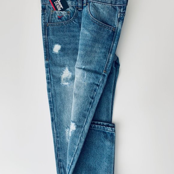 Exclusive Kelly Boyfriend Distressed Slim Fit - Picture 1 of 5